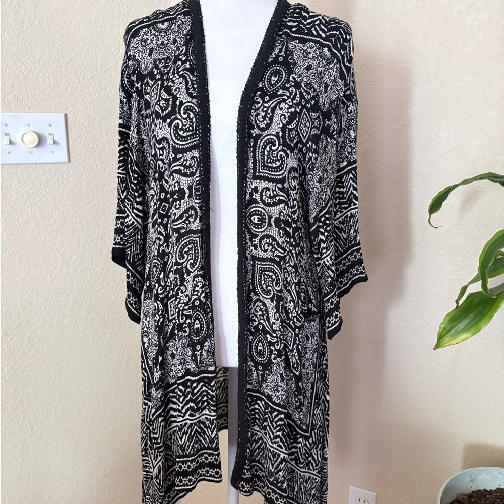 Bila Black and White Paisley Kimono Top